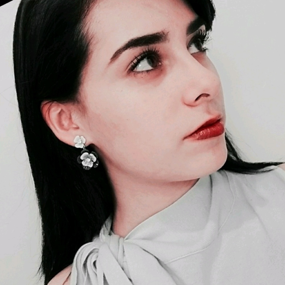 Meet your Posher, Iaya